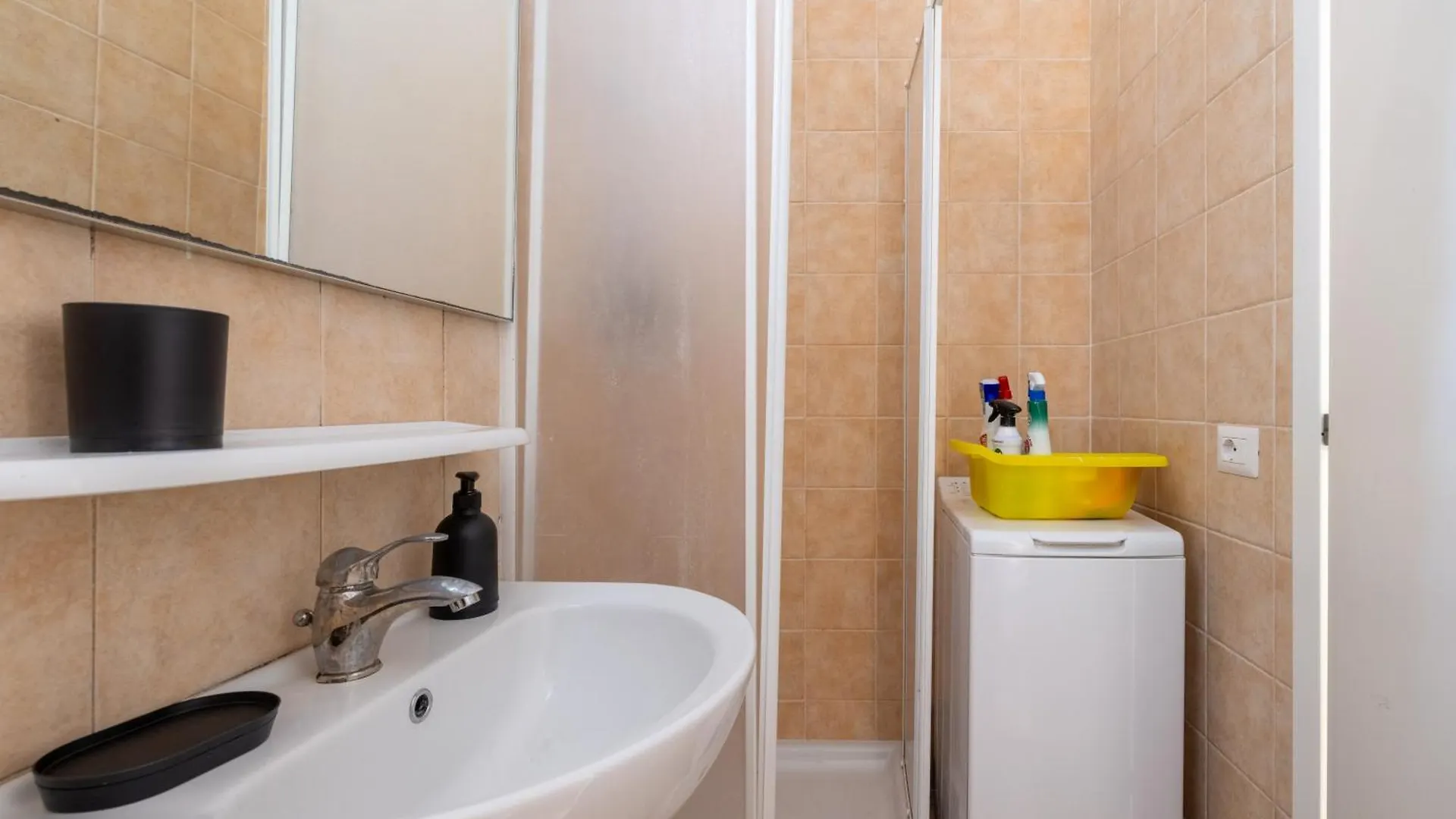 Tiny Indipendent House Apartment Rome