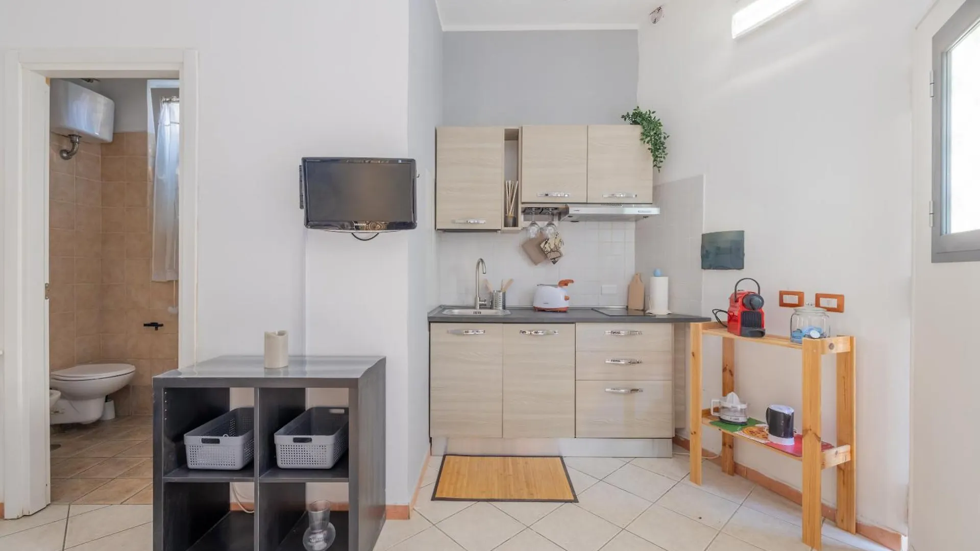 Tiny Indipendent House Apartment Rome
