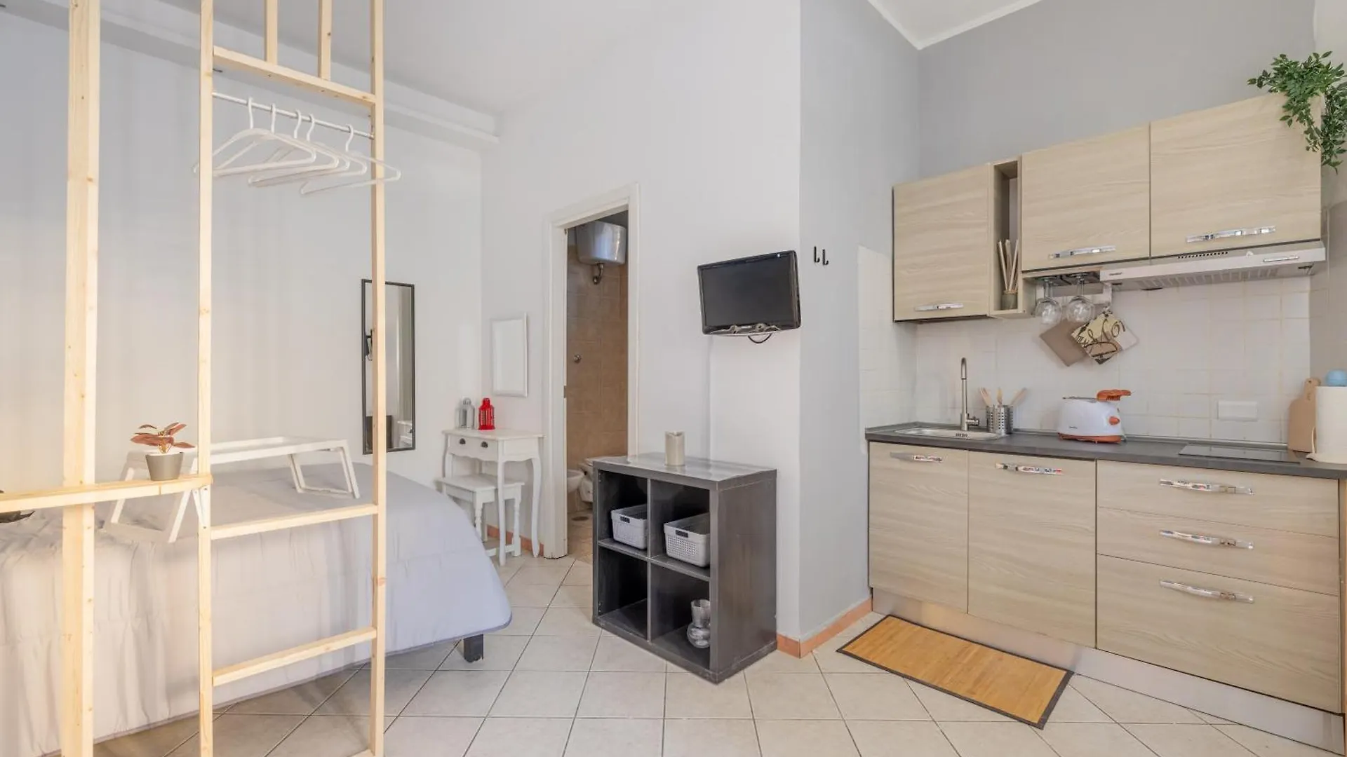 Tiny Indipendent House Apartment Rome